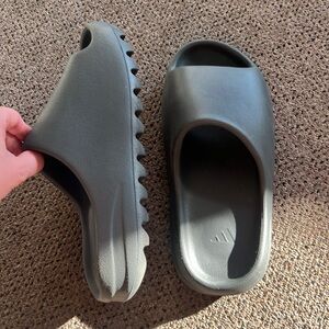 Adidas Yeezy Slide Dark Onyx